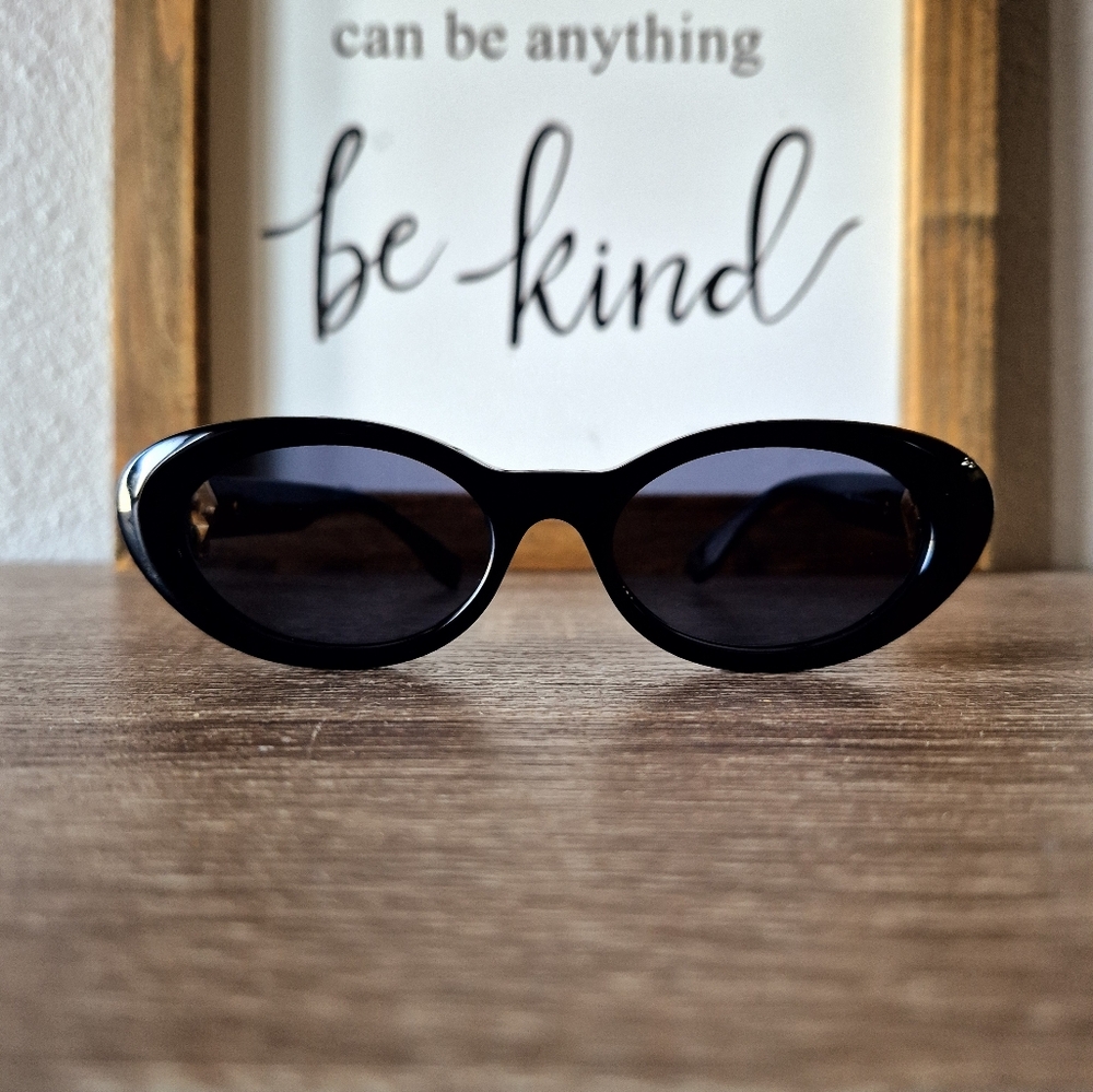 Fendi Black Sunglasses with Gold Accent - Picture 2 of 10